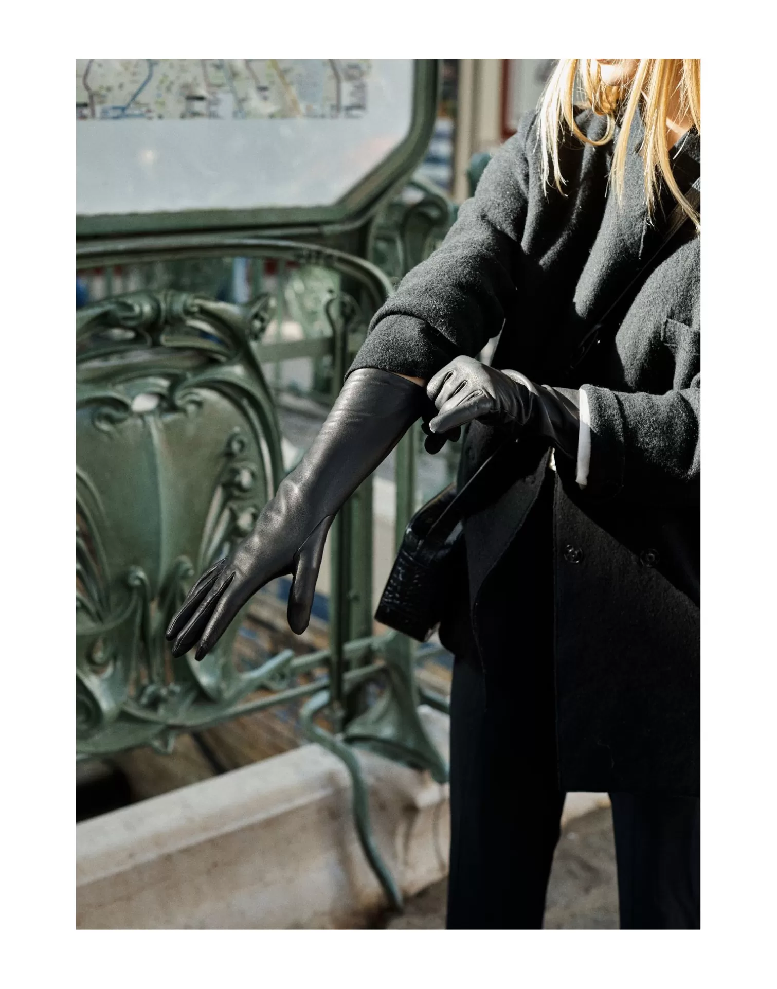 Agnelle Leather Gloves | Celia Silk Lining Black